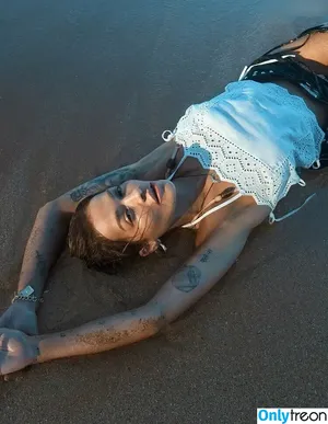 Rita Ora / ritaora / ritaoraeu nude photo #7497