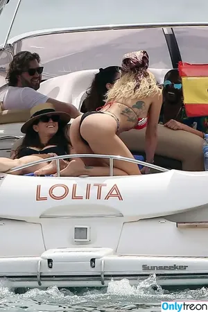Rita Ora / ritaora / ritaoraeu nude photo #7613