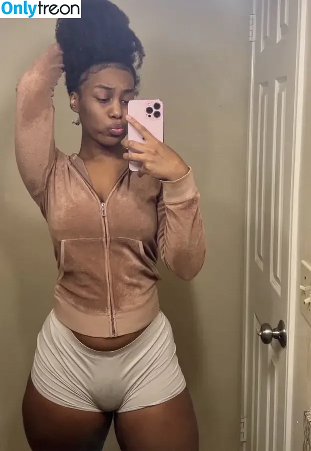 Rmvnda nude photo #0007 (Rmanda_)
