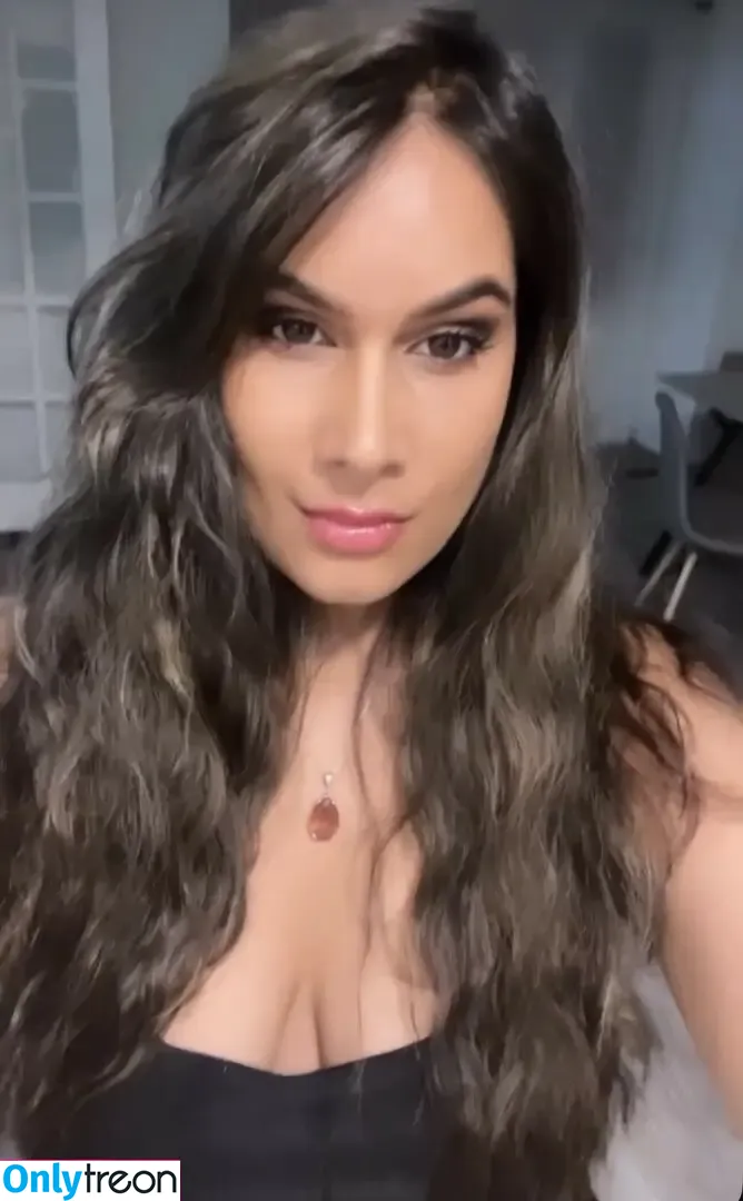ro.alisha nude photo #0008 (Alisha)