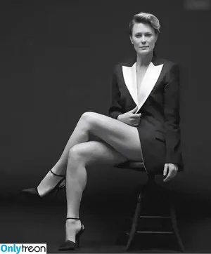 Robin Wright / robingwright nude photo #0003