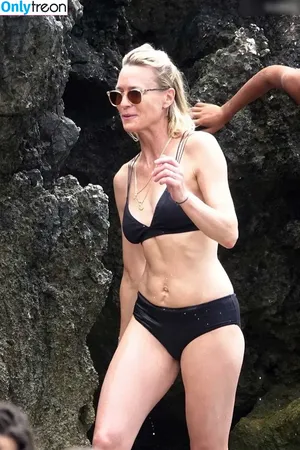 Robin Wright / robingwright nude photo #0042