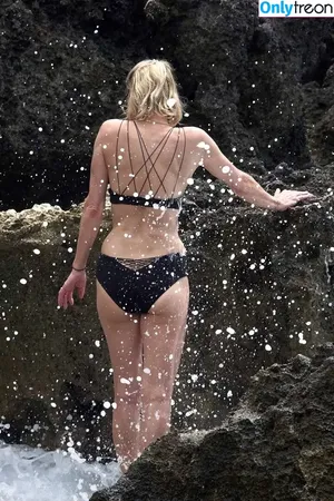 Robin Wright / robingwright nude photo #0050