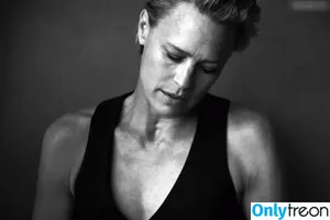 Robin Wright / robingwright nude photo #0091
