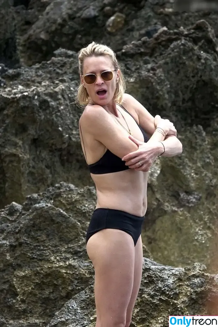 Robin Wright nude photo #0054 (robingwright)