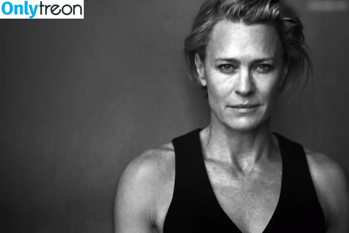Robin Wright nude photo #0093 (robingwright)