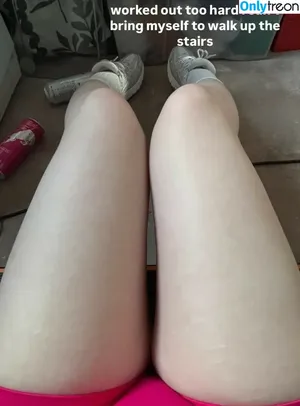 Robyn / robynsnotreal / rrr0byn / therealredrobyn nude photo #0653