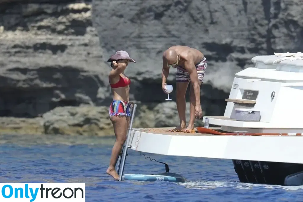 Rochelle Humes nude photo #0431 (rochellehumes)