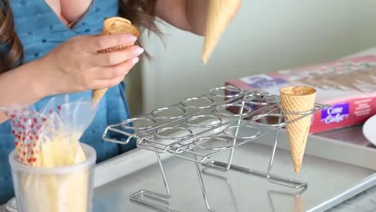 Rosanna Pansino / rosannapansino nude photo #0012