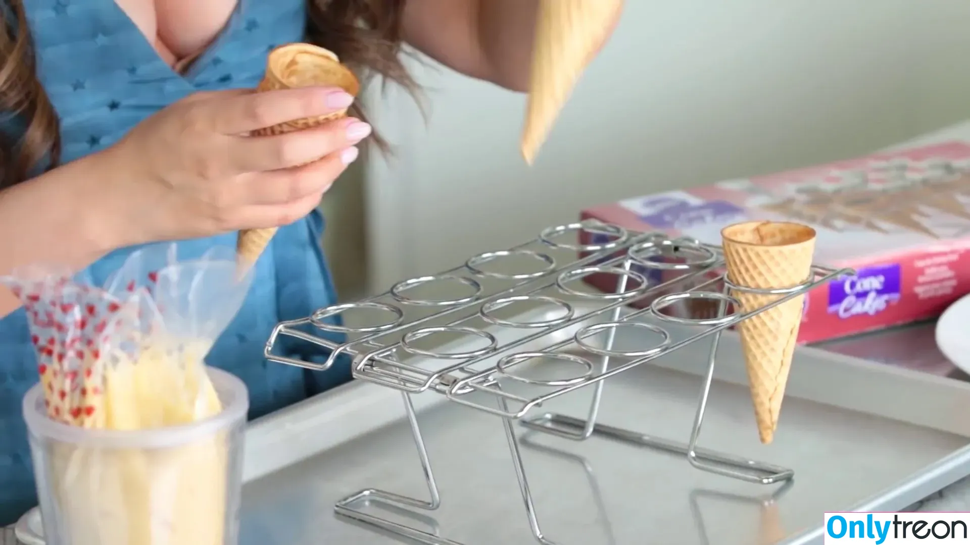Rosanna Pansino nude photo #0012 (rosannapansino)