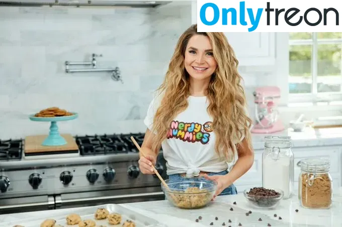 Rosanna Pansino nude photo #0085 (rosannapansino)