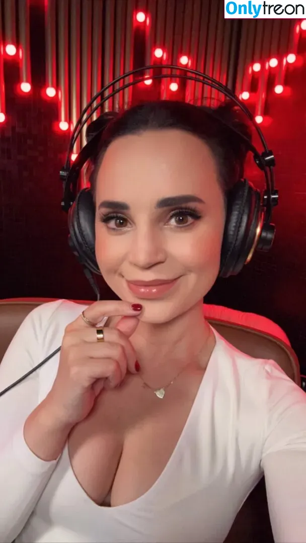 Rosanna Pansino nude photo #0220 (rosannapansino)