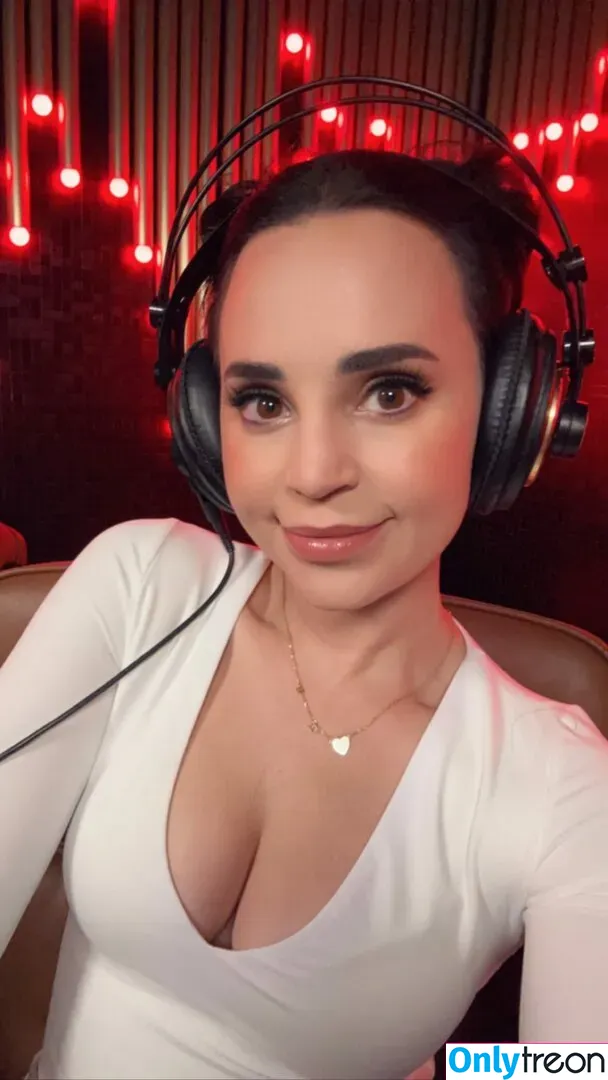 Rosanna Pansino nude photo #0221 (rosannapansino)