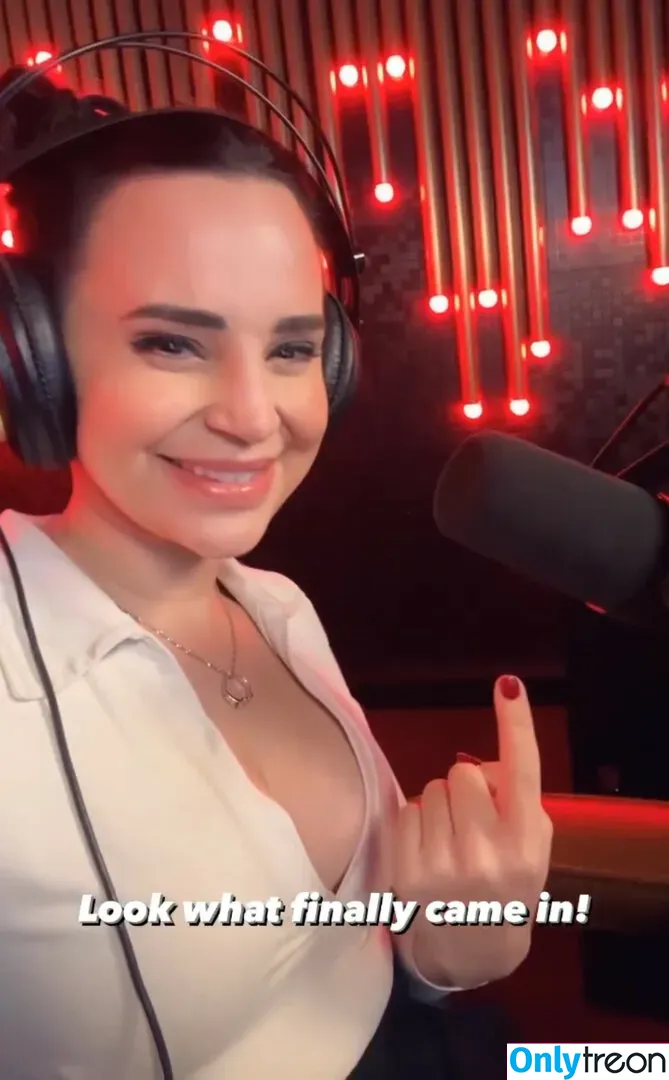 Rosanna Pansino nude photo #0230 (rosannapansino)