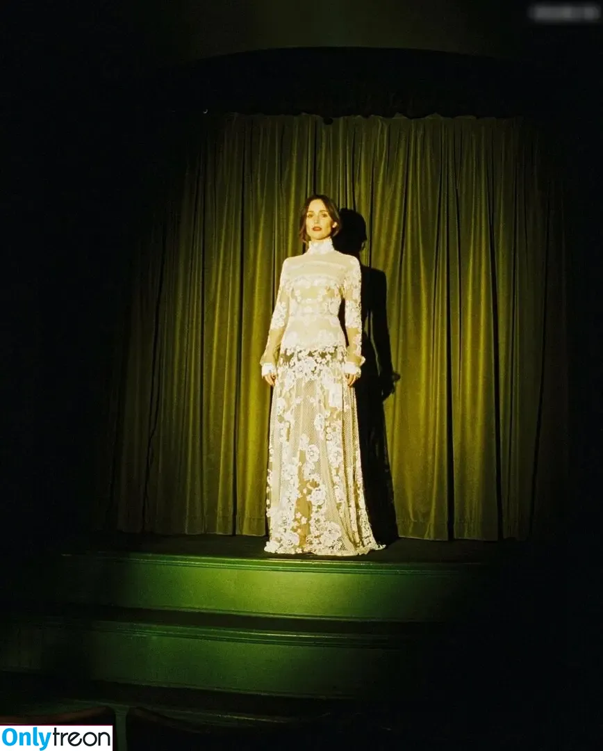 Rose Byrne nude photo #0104 (fullyrosebyrne)