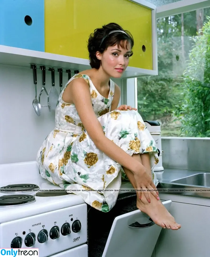 Rose Byrne nude photo #0155 (fullyrosebyrne)