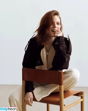 Rose Leslie / roseleslie_got nude photo #0061