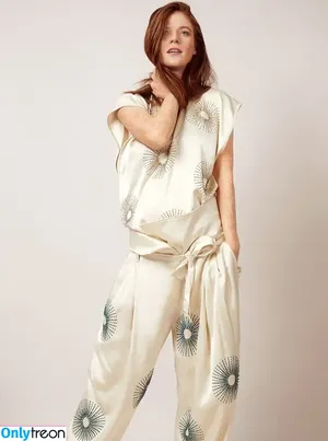 Rose Leslie / roseleslie_got nude photo #0066