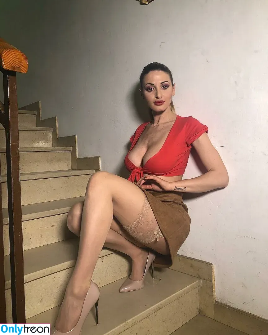 Rosy Maggiulli nude photo #0387 (Niente Su / rosymaggiulli)