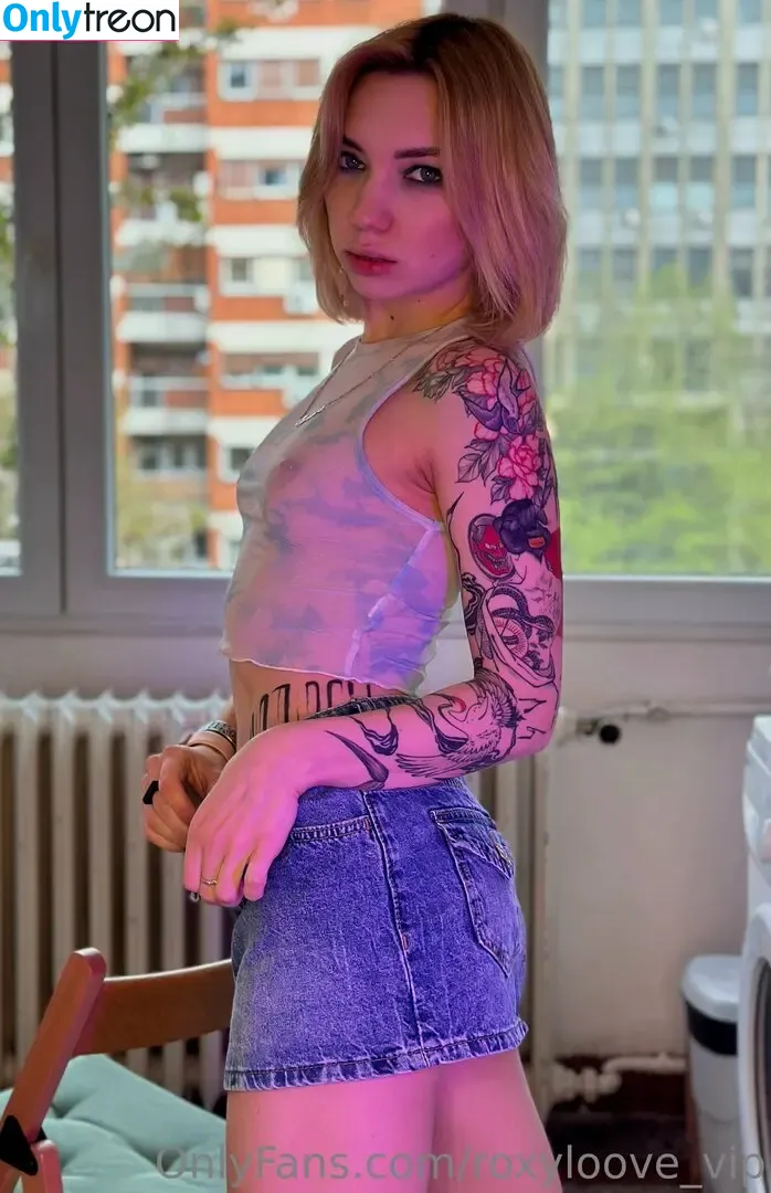 roxyloove_vip nude photo #0984 (mayberoxy)