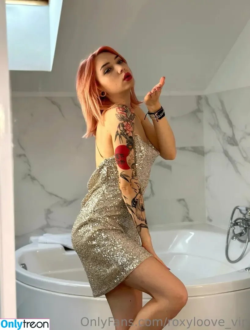 roxyloove_vip nude photo #1084 (mayberoxy)