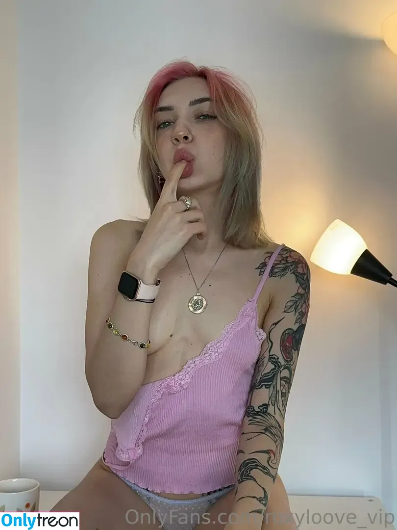 roxyloove_vip nude photo #1117 (mayberoxy)
