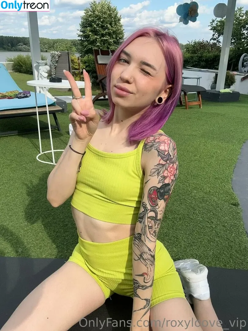 roxyloove_vip nude photo #1125 (mayberoxy)