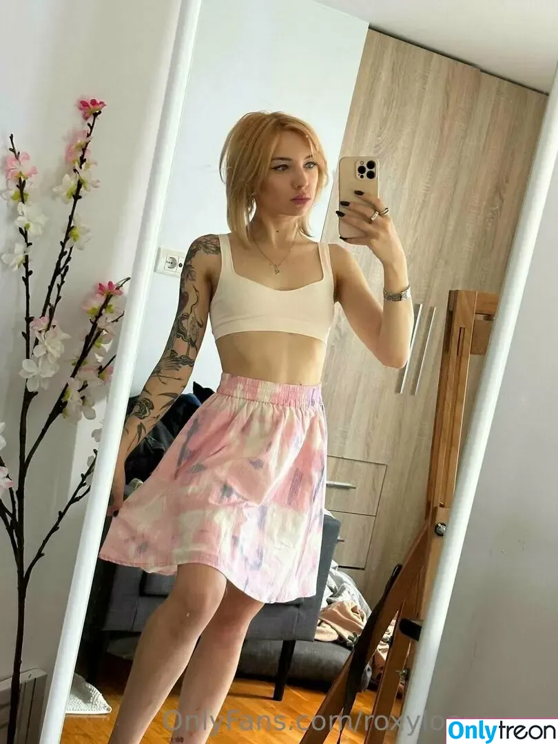 roxyloove_vip nude photo #1214 (mayberoxy)