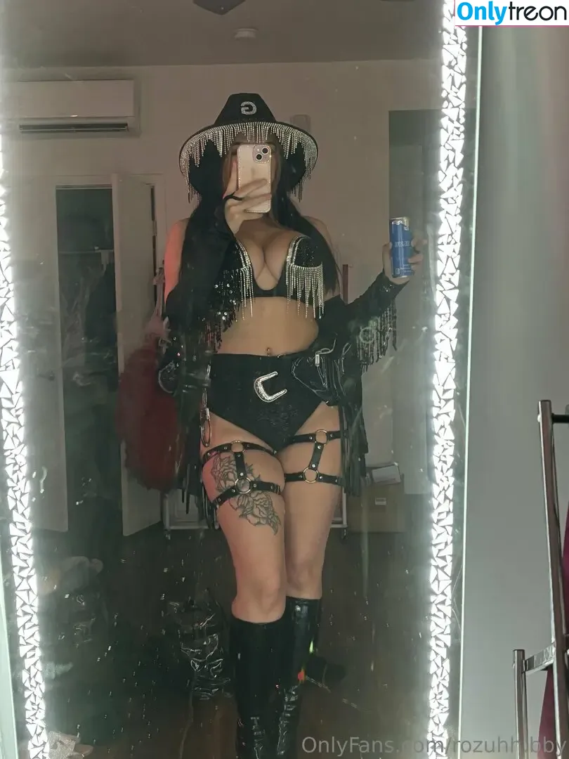 Rozuhh.bby nude photo #0010 (lunchboxxlou)