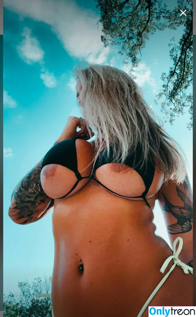 ryann.averee.xxx nude photo #0059 (ryann.averee)