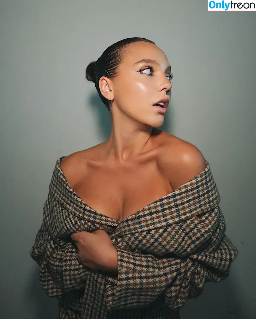 s.gorshok nude photo #0003 (Sofia Kochanova)