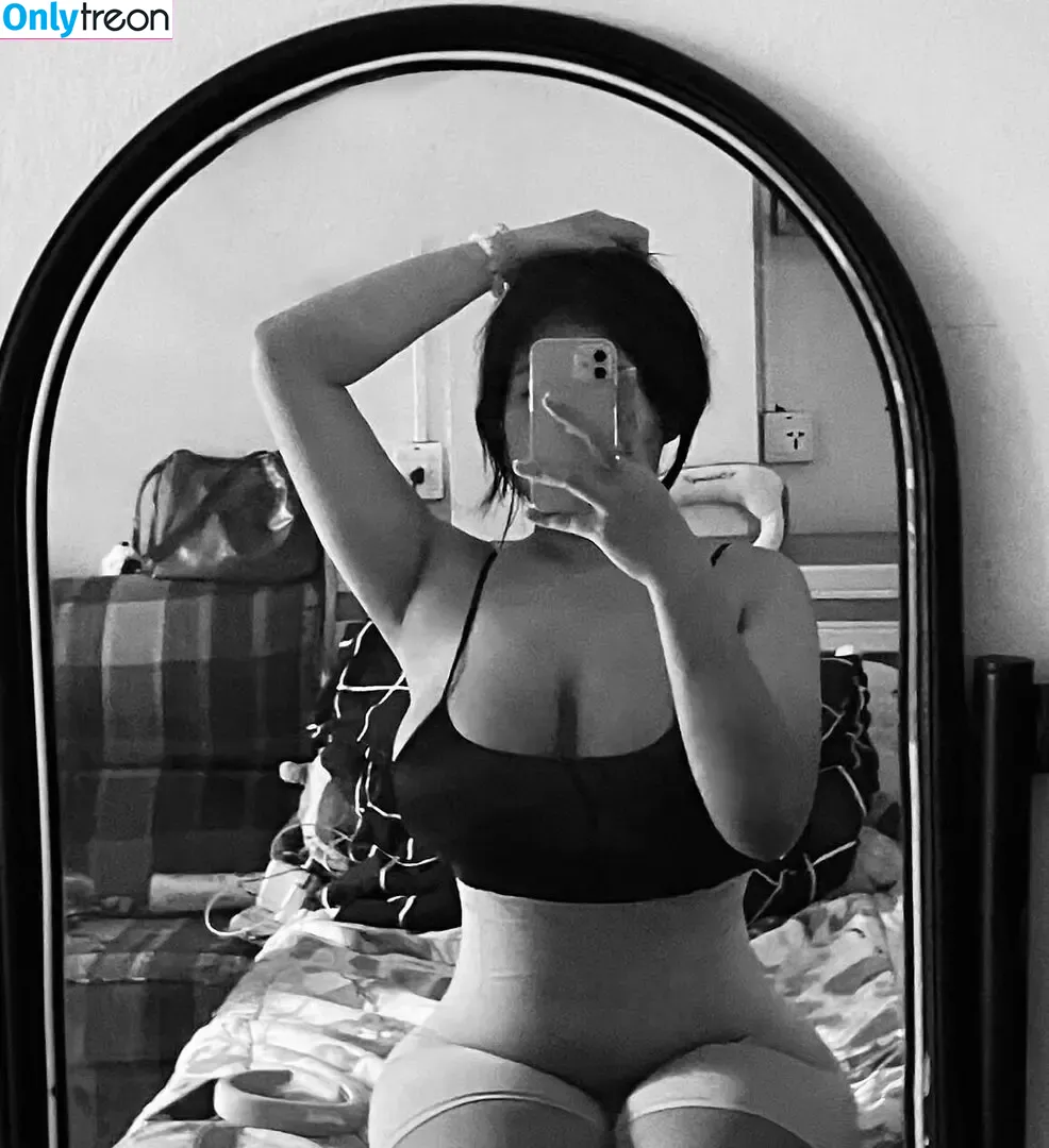 s_tream.li nude photo #0002 (s_tream.li)