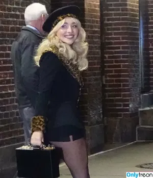 Sabrina Carpenter / sabrinacarpenter nude photo #4572