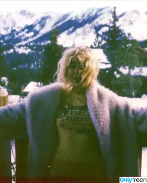 Sabrina Carpenter / sabrinacarpenter nude photo #4696
