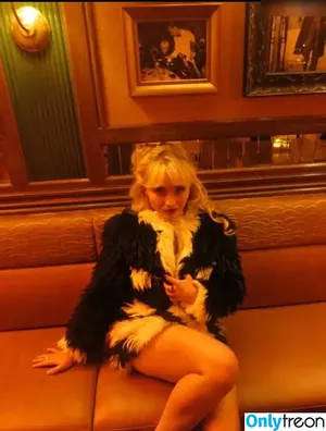 Sabrina Carpenter / sabrinacarpenter nude photo #4709