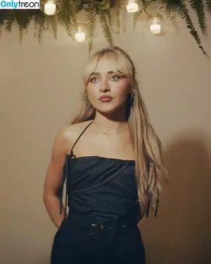 Sabrina Carpenter / sabrinacarpenter nude photo #4742