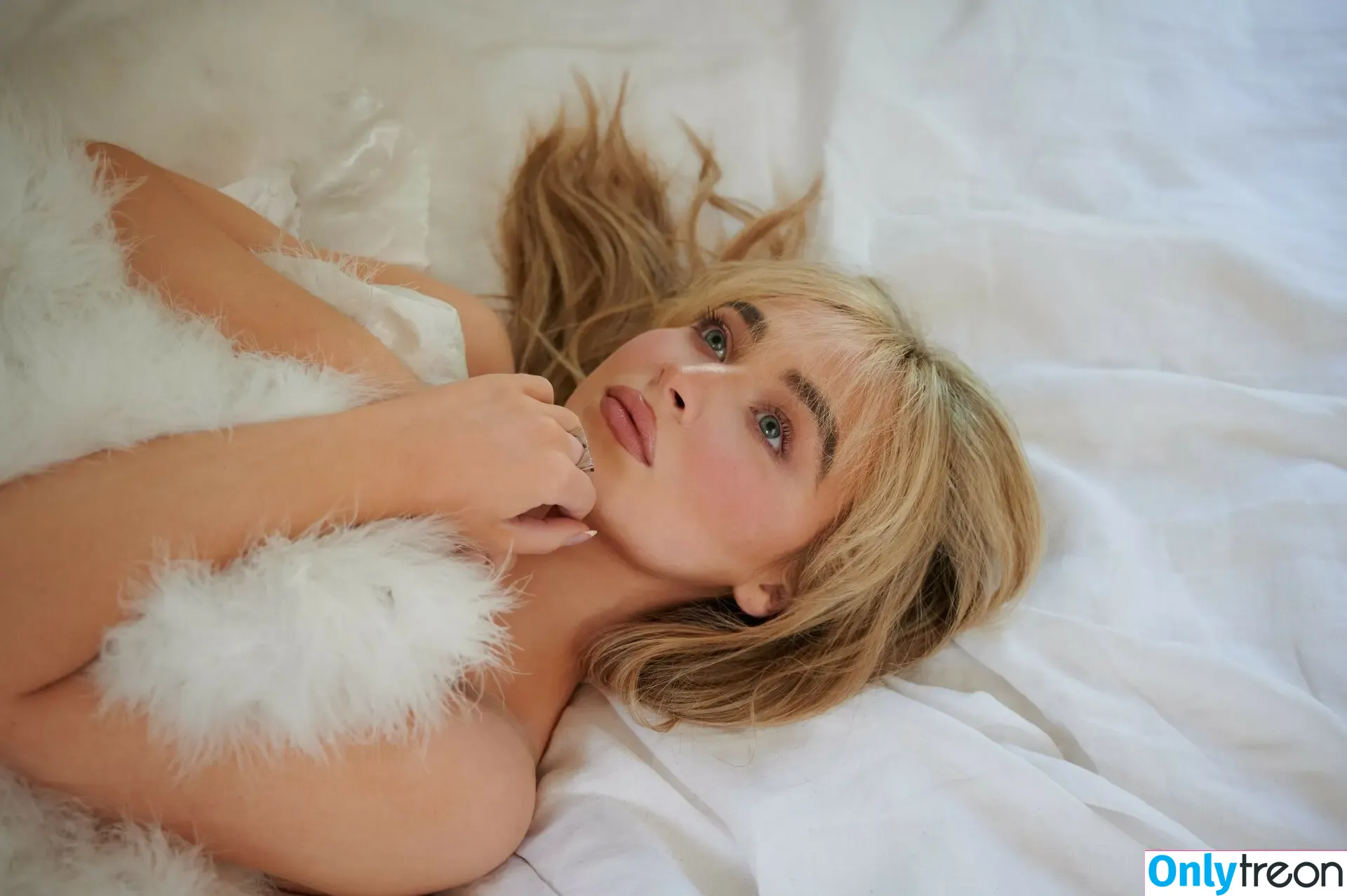 Sabrina Carpenter nude photo #4760 (sabrinacarpenter)