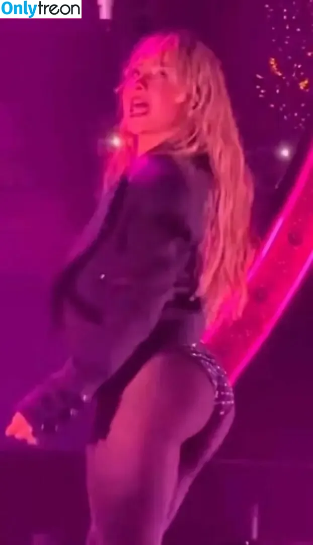 Sabrina Carpenter nude photo #4780 (sabrinacarpenter)