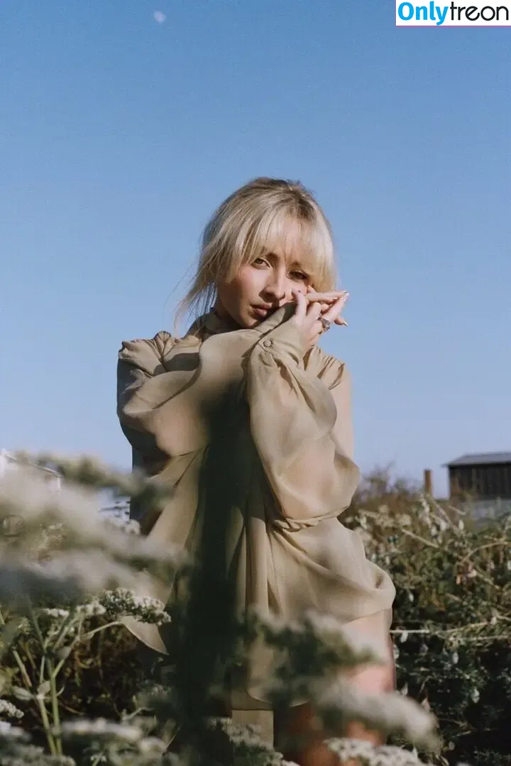 Sabrina Carpenter nude photo #4930 (sabrinacarpenter)