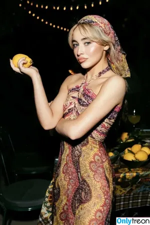 Sabrina Carpenter / sabrinacarpenter nude photo #5100