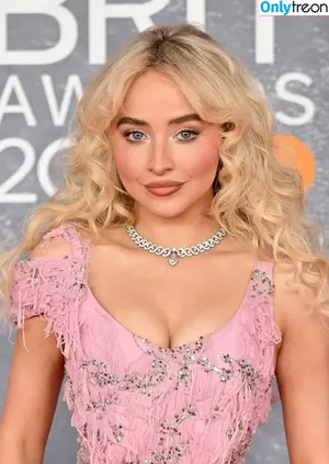 Sabrina Carpenter / sabrinacarpenter nude photo #5273