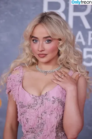 Sabrina Carpenter / sabrinacarpenter nude photo #5281