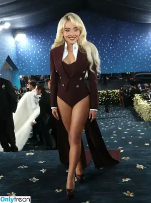 Sabrina Carpenter / sabrinacarpenter nude photo #5572