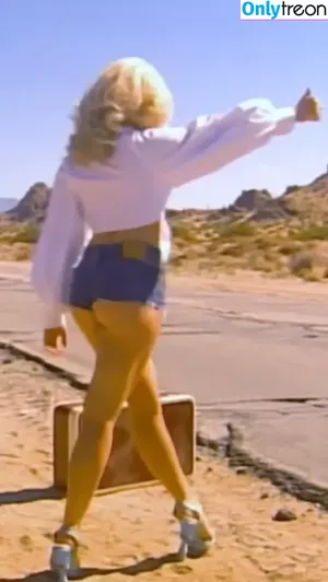 Sabrina Carpenter / sabrinacarpenter nude photo #5733