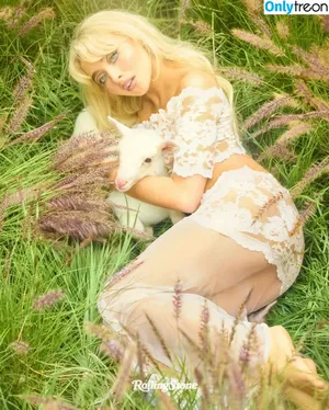 Sabrina Carpenter / sabrinacarpenter nude photo #5836