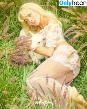Sabrina Carpenter / sabrinacarpenter nude photo #5843