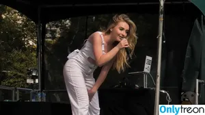 Sabrina Carpenter / sabrinacarpenter nude photo #5857