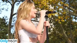 Sabrina Carpenter / sabrinacarpenter nude photo #5865