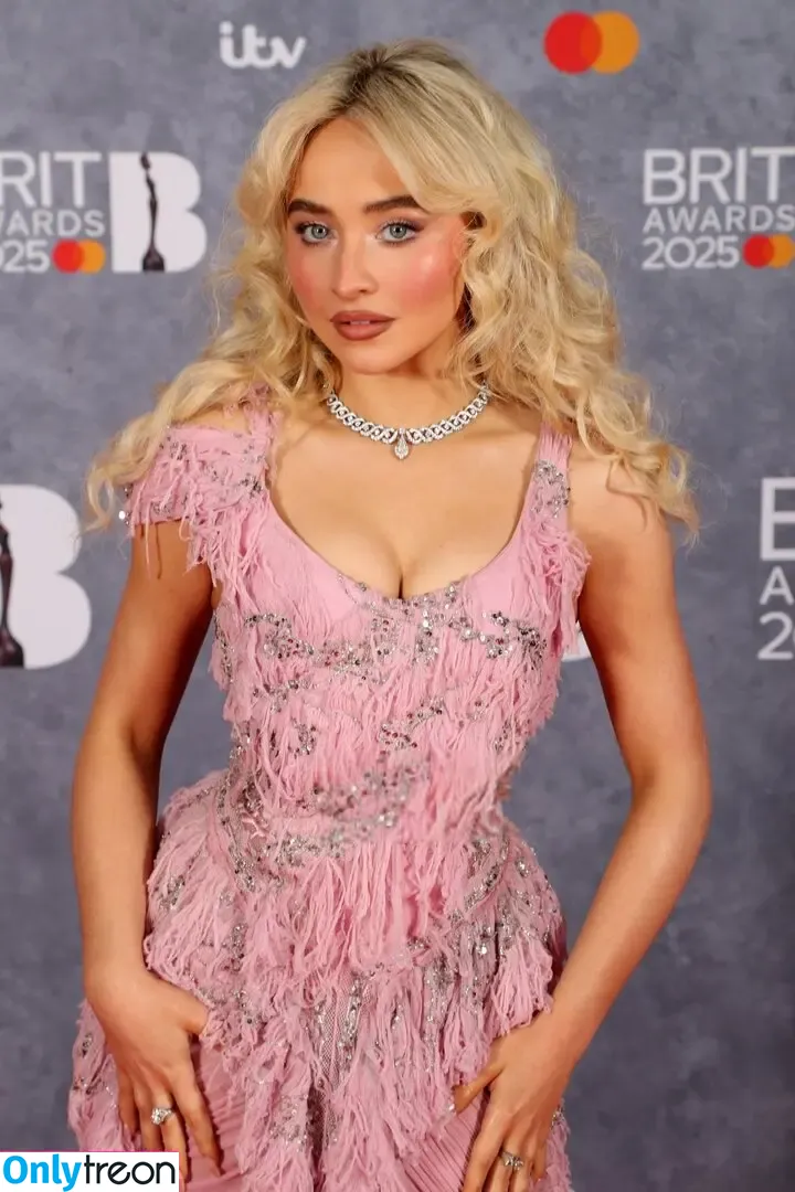 Sabrina Carpenter nude photo #5266 (sabrinacarpenter)