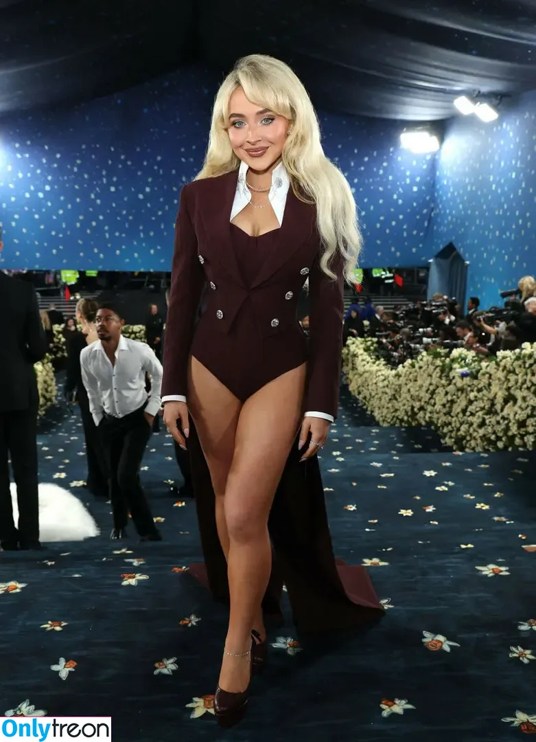 Sabrina Carpenter nude photo #5544 (sabrinacarpenter)